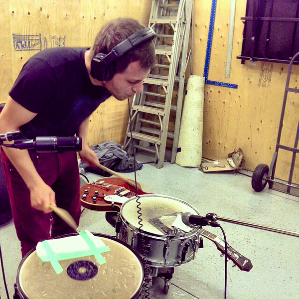 dizzyspellsband's tweet photo. Damon hittin' stuff for a track of ours titled 'Faint Machine Men' :) http://t.co/J8Rg8p1IRy