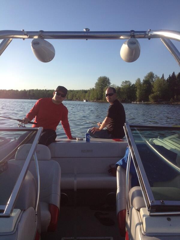 TheDong_99's tweet photo. Monday night fishing with @Holmer99 #homerisscaredoffish #1up http://t.co/OCIDIkPn4j