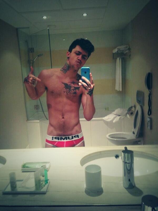 TheVersatileGay's tweet photo. My #mcm is definitely @FuckingJakeBass 😍���😍 http://t.co/Zd066osK89