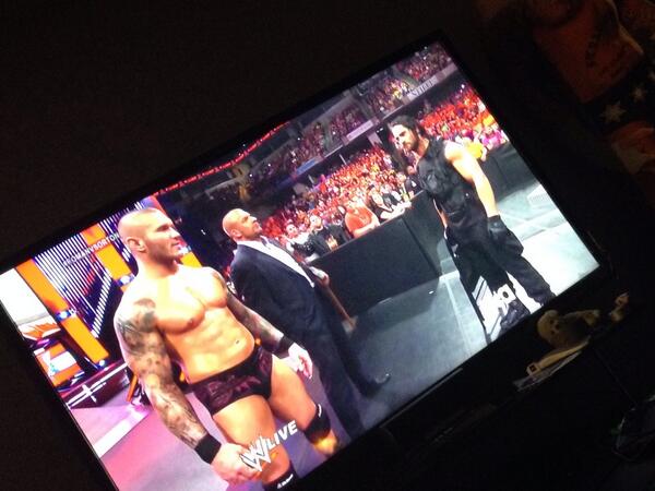 andreaber9's tweet image. Nooo!!!! Why @WWERollins  why!!!! 😢 #yousoldout #wweraw #theshieldisdestroyed