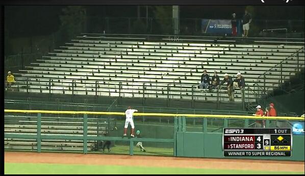 Tommy Edman! Walk-off! We're headed to Nashville!