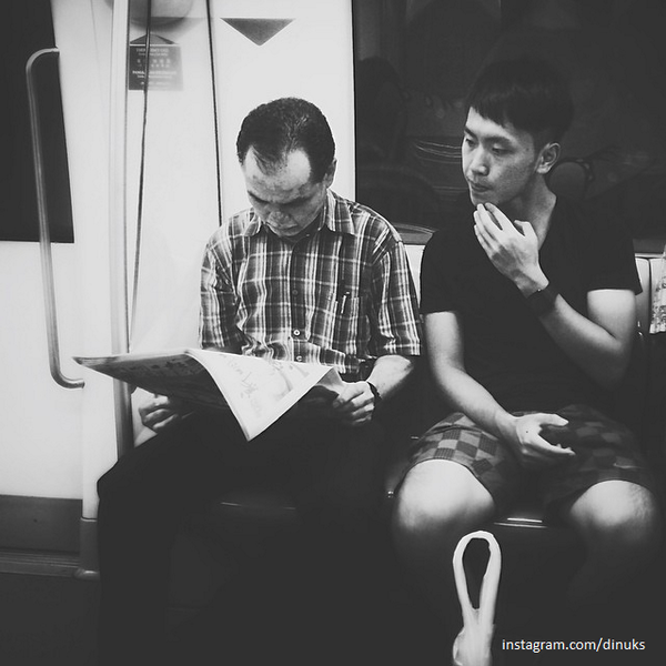 SMRT_Singapore's tweet photo. Aren’t we all guilty of this at one point or another? #peopleintransit http://t.co/5JPmsrpkse