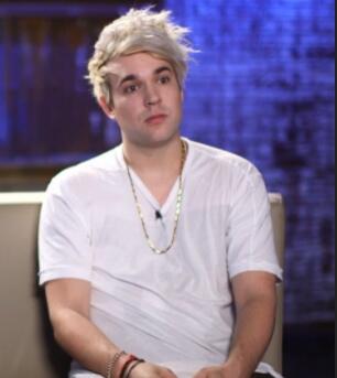 Cammhunter's tweet photo. Hahaha yeah RT @Renee_barriere: @Cammhunter I just want to point out how done you look here http://t.co/lYhsW4D5EQ