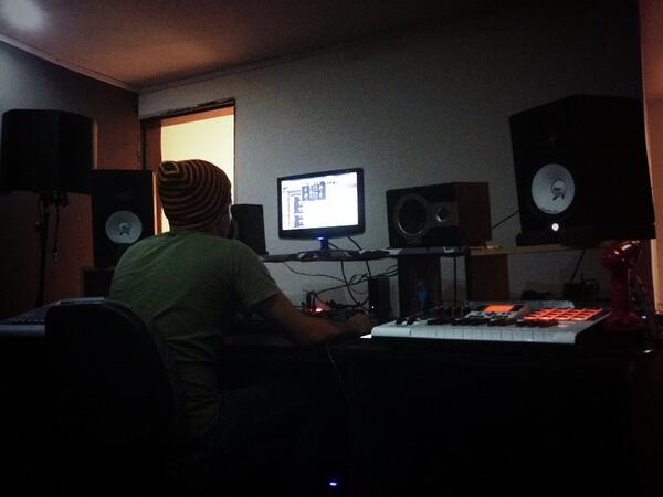 NelsonElPrincip's tweet photo. RT @GustavoElis: Seguimos trabajando 😃🎵 @DanielCrazyTown http://t.co/ZmRwe2INHV