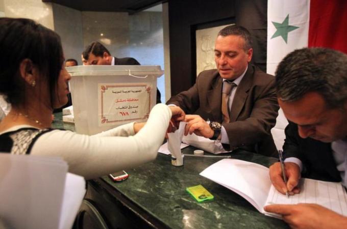 BpM2qV0CIAALc-M.jpg:large