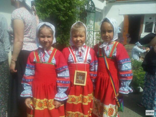 BorisVorobev's tweet photo. Великорецкий крестный ход 2014: маленькие девочки из Коми идут за иконой в седьмой раз http://progorod4 ...#Киров http://t.co/DPmDYxAMLW