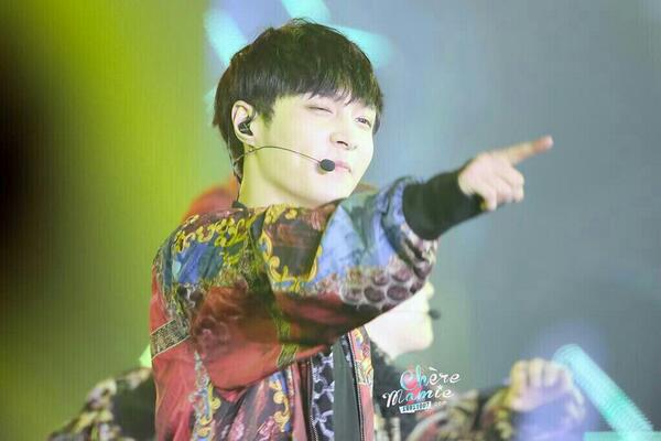 fishhooooo's tweet photo. I love you lay!!!!!“@WearEXOtics: [HQ] 140602 Lay @ #LOSTPLANETinHONGKONG (cr: as tagged) http://t.co/lMBwxcMlTL”