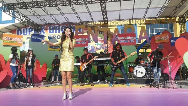 iechann's tweet photo. Penampilan mba @Renaanggun waktu di gentara mnctv nih @RenaKDILovers #latepost http://t.co/SWCEyQxl9N