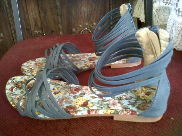 MangiJaars's tweet photo. #shoesdaytuesday http://t.co/TALt3uWRzu