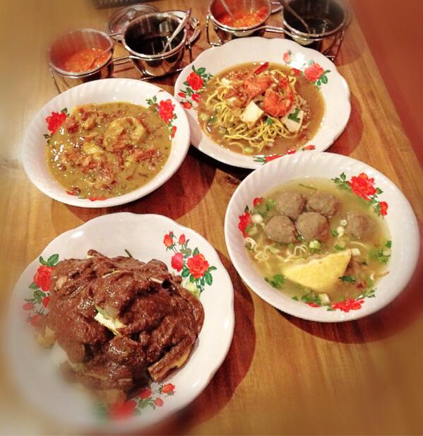 KedaiArjo's tweet photo. Yuk makan di Arjo... Suroboyoannn rek Lekko nemen http://t.co/IglEHQ9AGD