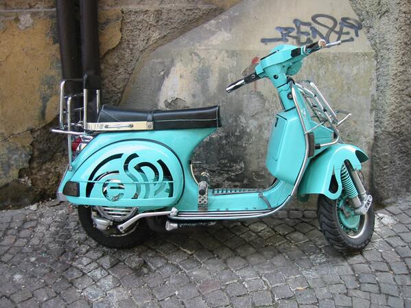 VespaFrance's tweet image. ça c'est de la customisation !!! #Vespa #custom