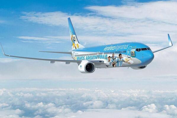 AgenciaTelam's tweet photo. Aerolíneas presenta el avión "ploteado" para el Mundial de fútbol: http://t.co/UW5S3pXB12 http://t.co/3nrYZMdGlb