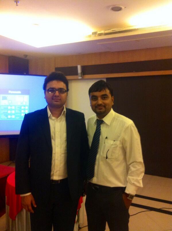 honeymgr's tweet photo. @AmarAmbani Had lunch with Amar sir, Research Head IIFl Group. Given wonderful speech at Indore Investors Meet. http://t.co/jRxsv4gtEr