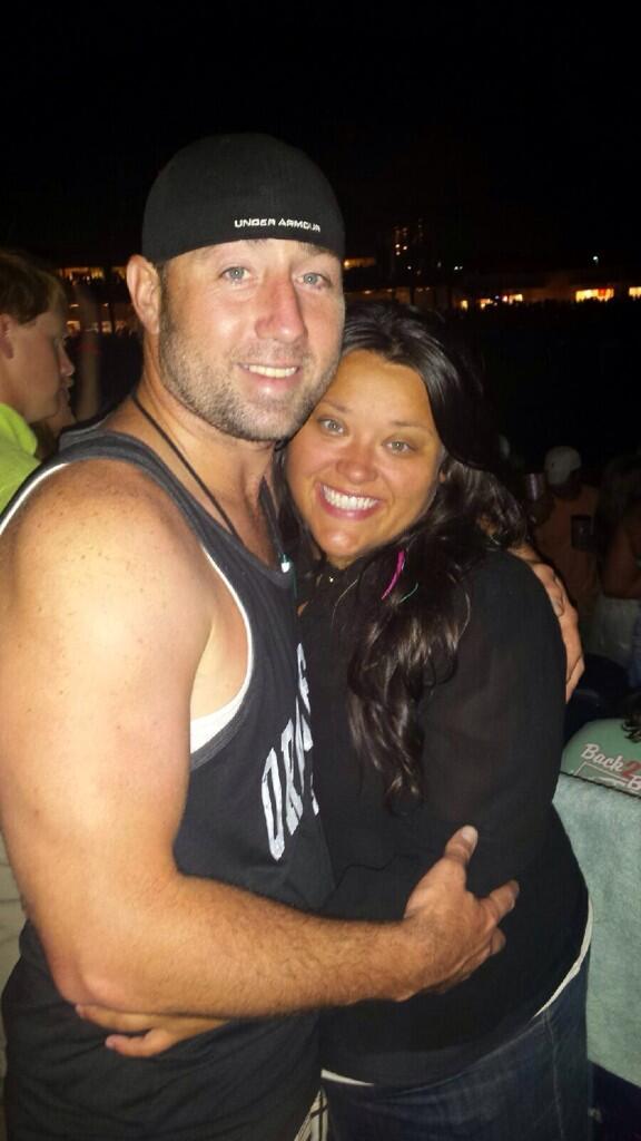 bethanycamille's tweet photo. Florida Georgia Line concert with my handsome boyfriend for our 8 month anniversary #mxphappytrip #happy @RobinMeade http://t.co/sYzx9r3Prx