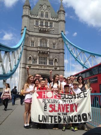 ZoeChallenge's tweet photo. #London icons were taken by storm this wkend with #ZoeChallenge walkers, clocking up mammoth 183 miles! BIG thankyou http://t.co/IrAkcWS8Rk