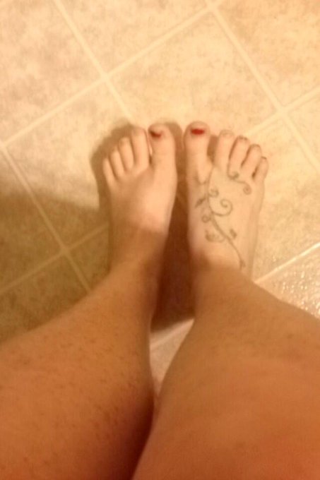 Well I need to paint my toenails today.. http://t.co/9dHXCLdZsG<a href="/tag/smhalloween"class="tags"><span>#smhalloween</span></a>