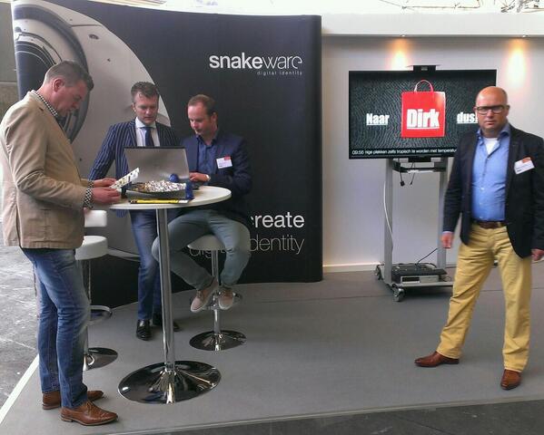DogBackDesign's tweet photo. Op de #Marcom14 om samen met #Snakeware het #lightcurb concept te introduceren. http://t.co/A1pZakzHLb