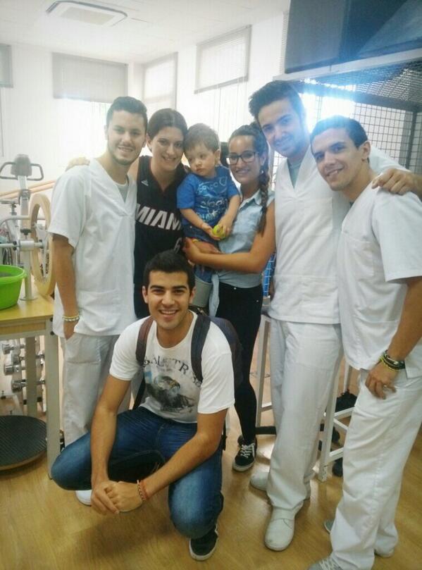 Nelida_pm90's tweet photo. Practicas de este curso con punto y final.  Gran familia. http://t.co/rF5qD7sqSK