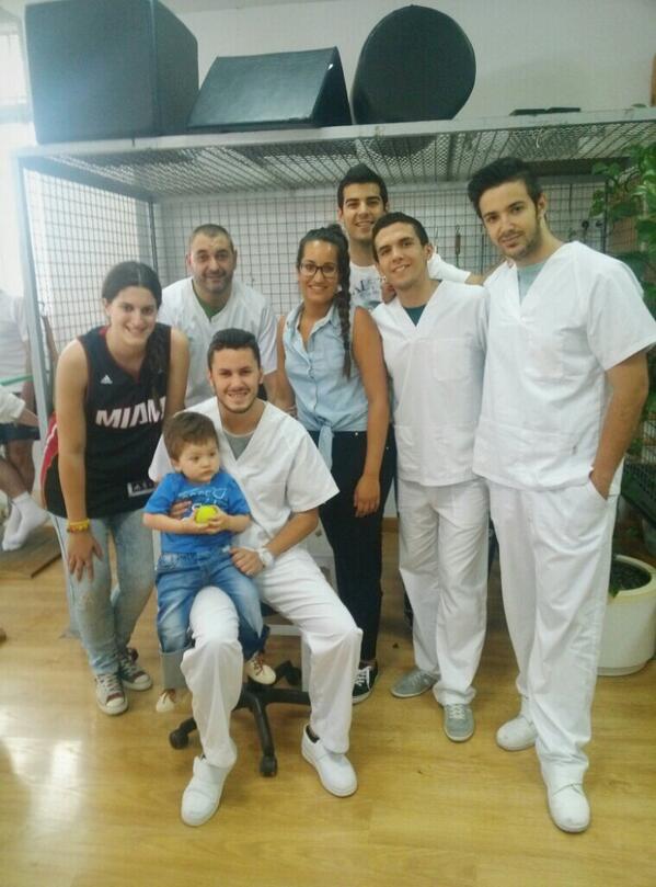 Nelida_pm90's tweet photo. Practicas de este curso con punto y final.  Gran familia. http://t.co/rF5qD7sqSK