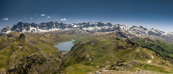 shotwinking's tweet photo. Lac d'Escarra depuis la Punta del Pacino #pyrenees http://t.co/k7cxVyyxCe