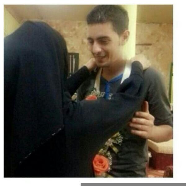groof76's tweet photo. انا ام المعتقل #عيسي_العالي اعاني من الم فراق ابني في المهجر والم اعتقاله هناك. متى سيجتمع شملنا 
#Bahrain  #UK http://t.co/pXFuQMP89e