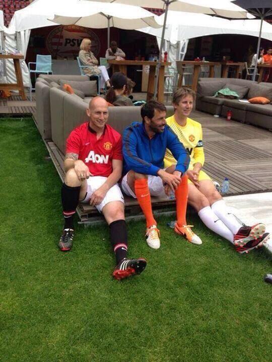 coolnotesix's tweet photo. Legends back for Soccer Aid http://t.co/XBuEYkcXVE http://t.co/XLPxEHmkxH