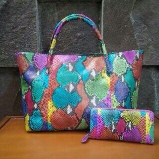 NSukada's tweet photo. Tad kulit pyton rp 1,3 jt http://t.co/qcTQke4Ri8