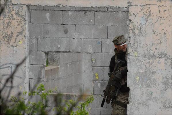 DavidBigGame1's tweet photo. #CQB http://t.co/CurA3WNTRU