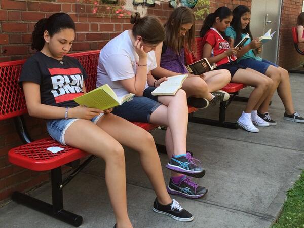 NLDeStefano's tweet image. Period 3 #randomactsofreading @MineolaMS1