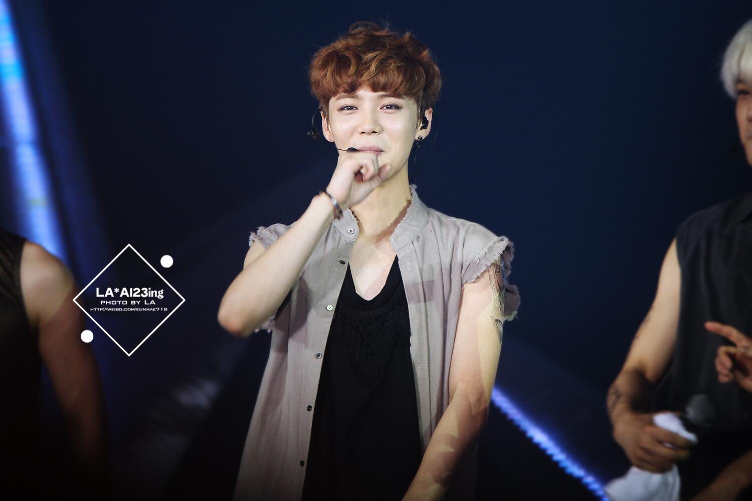 [FANTAKEN] 140601 EXO Concert "The Lost Planet" in HK - Day 1 [85P] BpNouMeCYAAfJe7