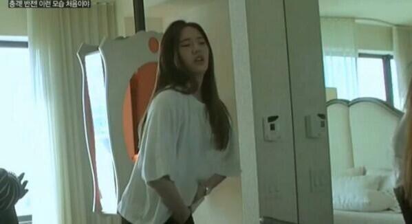 findSNSDhere's tweet photo. When I rlly need to pee and my brother is in the toilet shitting http://t.co/c05iP3mVDj