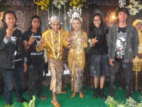 selamat menikah bro tepush,smoga cepat dapat momongan \m/