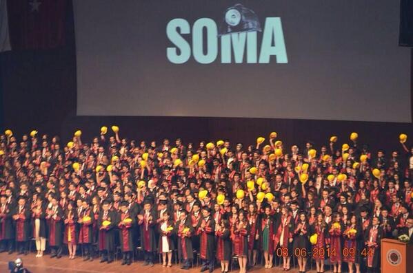 Cerrah Paşa Tıp Fakültesi mevzuniyet töreninde kep yerine baret taktı 👏👏👏👏👏