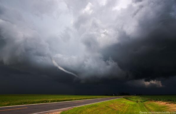 NEVER try to out-drive a tornado. Get tips for driving in extreme winds and rains: exm.nr/1rHV2Iw