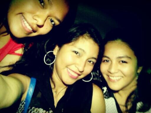Catherinevelin's tweet photo. #nochedechicas http://t.co/X2xVId5Lwj