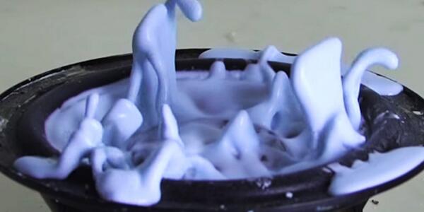 WIREDScience's tweet photo. Oobleck and the science of bizarre non-Newtonian fluids. http://t.co/U0YWCxdVBg http://t.co/Q9x3J3e54Y
