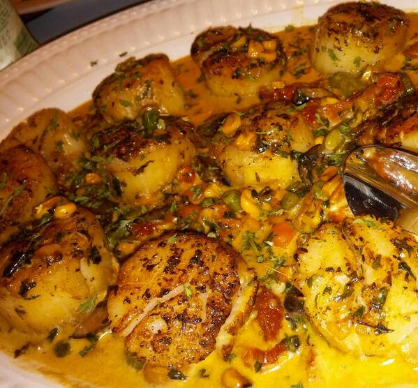 chefdwthomas's tweet photo. Scallops anyone!? #sexyhealthy #chefdanielthomas http://t.co/7uVXA2kvEG