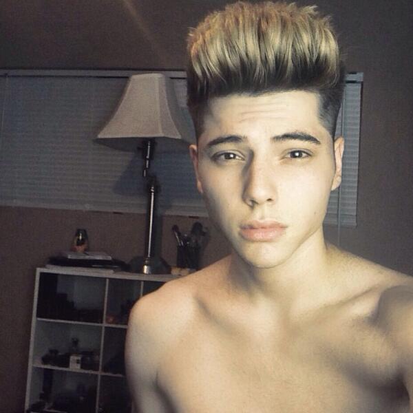 iUnGenio_'s tweet photo. Aceptas ser mi novia? ♥ http://t.co/74MIywN1KM