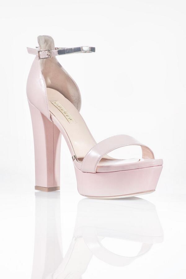 RenziShoes's tweet photo. #Sandalo con #plateau in pelle rosa, #tacco cubano con #cinturino alla caviglia.R&amp;Renzi #Spring #Summer 2014. http://t.co/yuWkeqKqLO