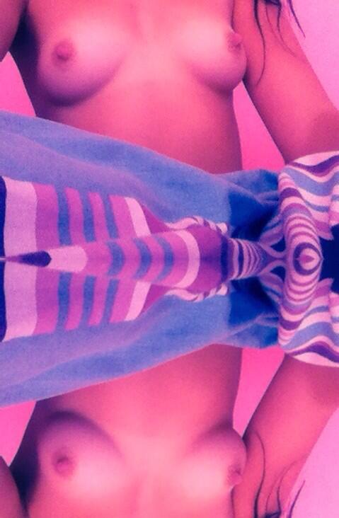 LunaBee27's tweet photo. #tittytuesday http://t.co/9dnFhdjRfo