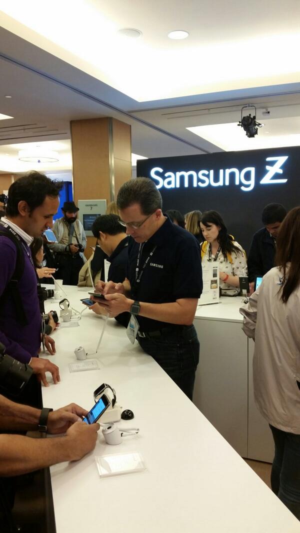 ibrahimatlinux's tweet photo. @guyma demoing the new #Tizen Samsung Z at #TDCSF2014 - @SamsungOSG http://t.co/yO7yBqjtIZ