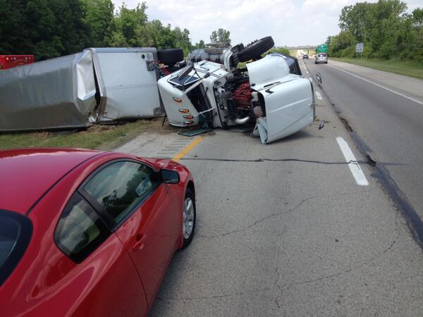 whiotv's tweet image. Update: Overturned semi on I-675 leaking compressed natural gas bit.ly/1x1YdLa