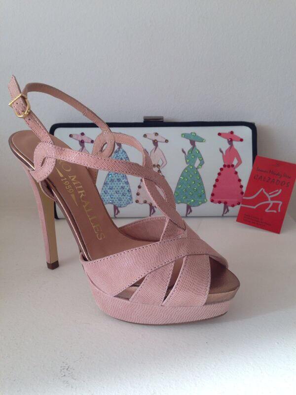 ZapateriaLeonor's tweet photo. No queda nada 👠👠¡¡MAÑANA!!👠👠Los sorteamos, si los quieres síguenos y haz RT, imagina lo bien que te sentarían... http://t.co/ocdOwkAl0b