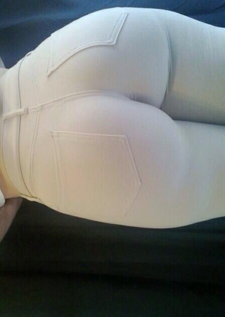 RealFemaleLife's tweet image. pushing jeans to the limits