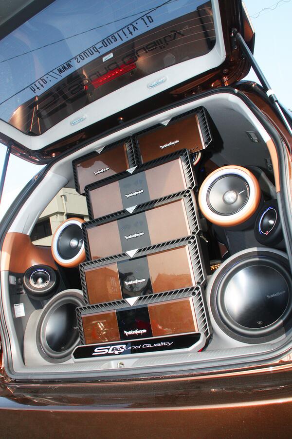 RockfordFosgate's tweet photo. Gotta love this over the top #RockfordFosgate #minivan makeover! http://t.co/0zEcaiOYvk