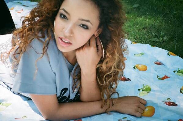 tinashe_music's tweet photo. 😍 How pretty is she? @Tinashe #TeamTinashe http://t.co/ROmwuFDQ3s http://t.co/6i1QcZqnEv