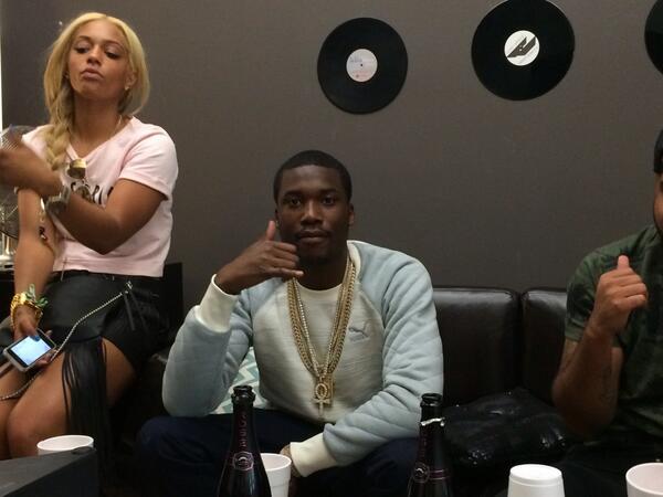 MikeyFresh1's tweet photo. The new shit is crazy #philly @meekmill http://t.co/CVURD1TLci