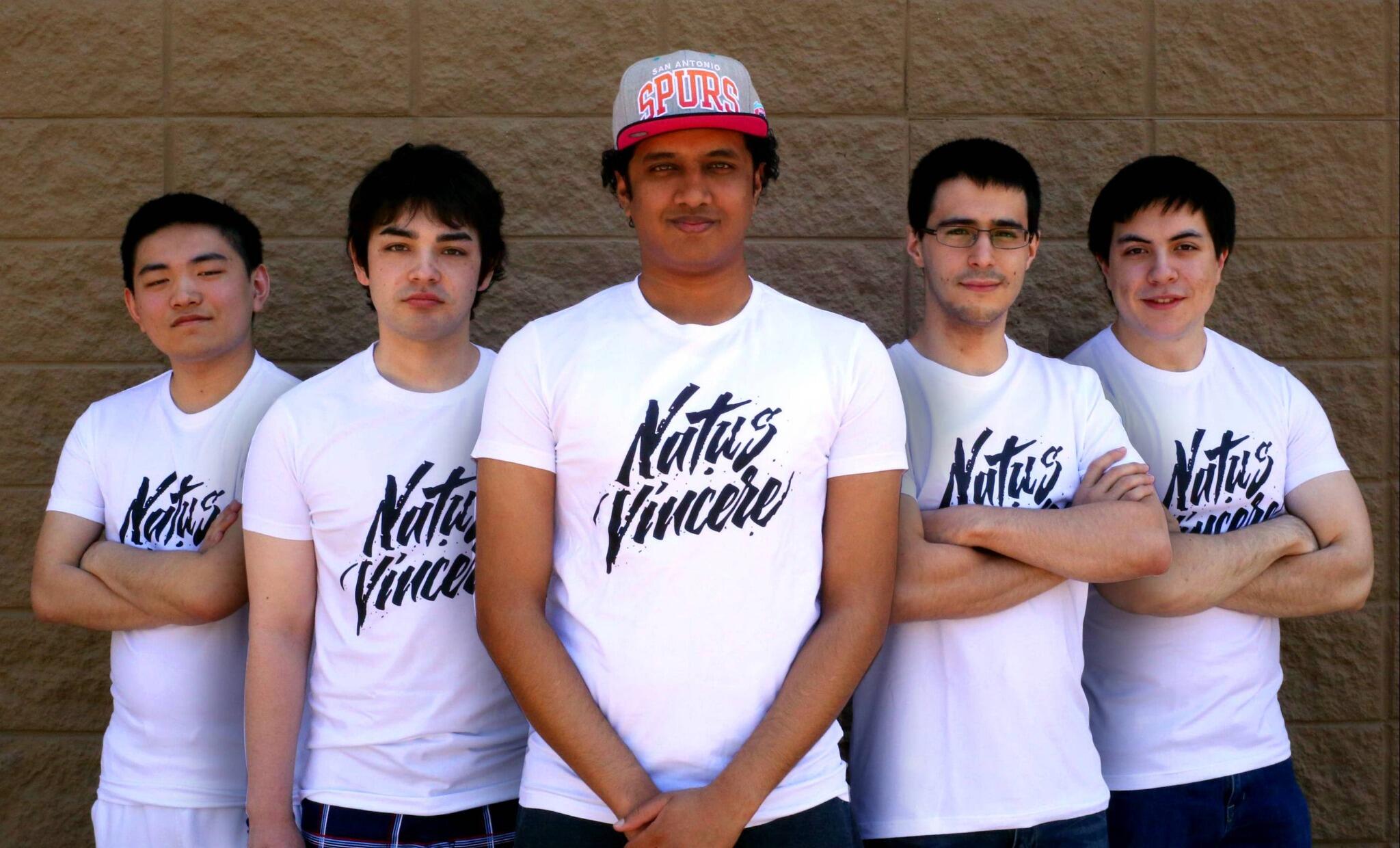 BpOmCUJCAAAyKlP.jpg:large