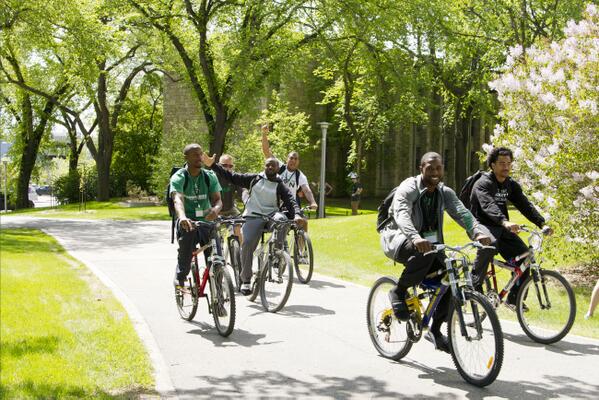 katmunroe's tweet photo. Lunchtime for #Riders here on the beautiful U of S campus for training camp. #usask http://t.co/P6SaoNKmAh