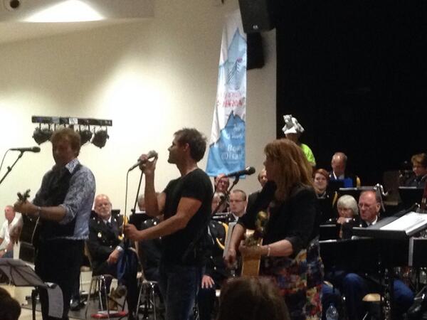 BigChallenges's tweet photo. Grandioos ontvangen met lekker eten en muziek van het Nederlands politieorkest, Margriet Eshuis,Maarten Peters #ad6 http://t.co/stsW1RFQ5L